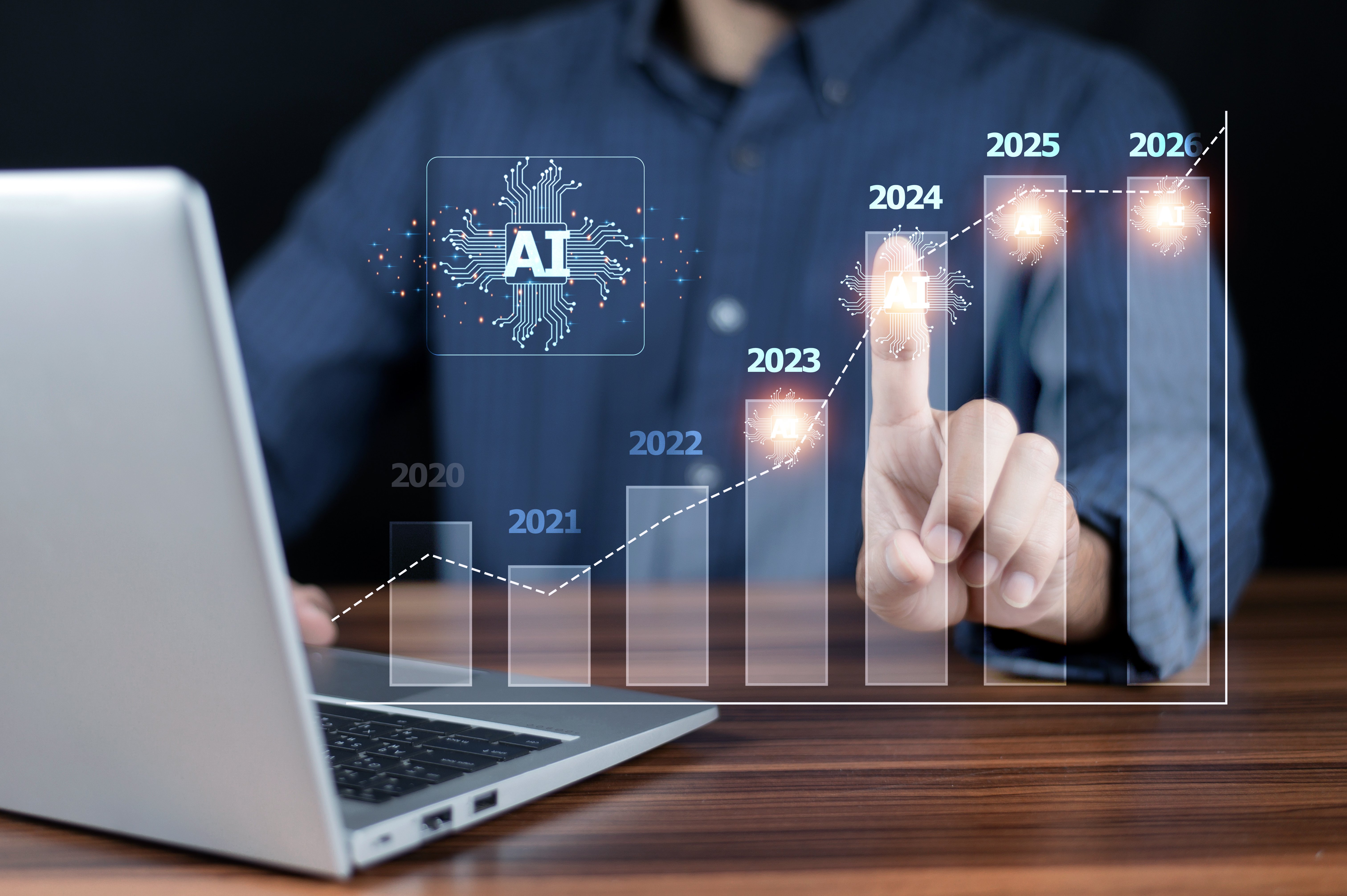 Persona interactuando con una proyección de gráficos de crecimiento, con énfasis en la inteligencia artificial (IA) y los años 2020 a 2026.