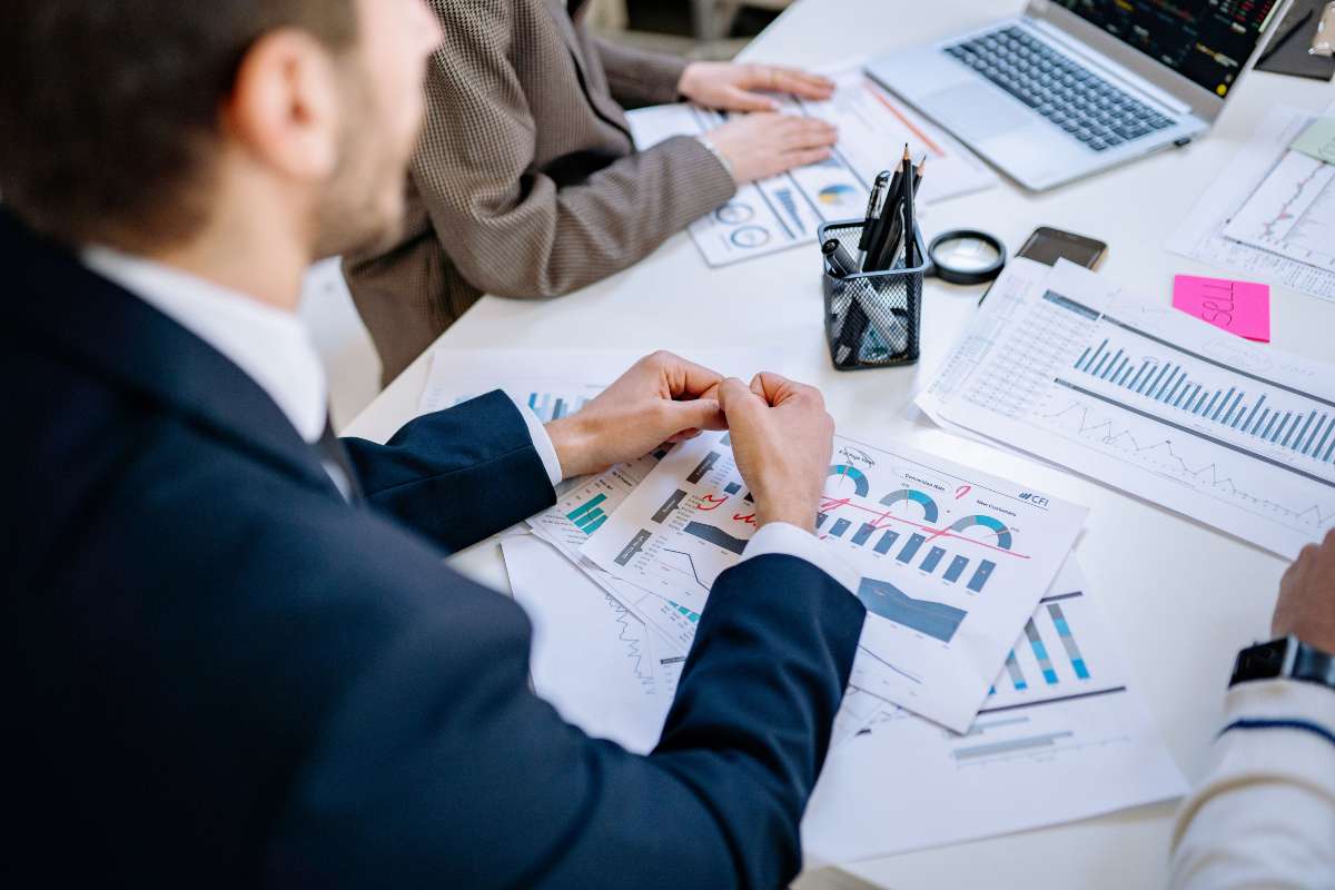 ¿Vale la pena la IA en la gestión de gastos? ROI para CFOs